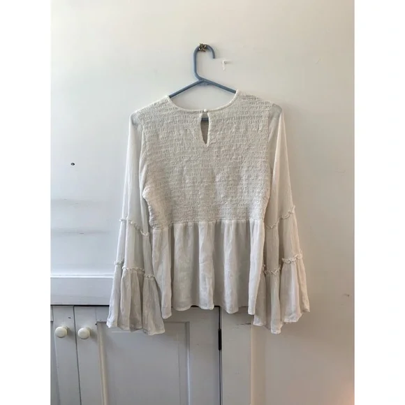 🎀American Eagle Outfitters White Flared Long Sleeve Shirt Women’s Small - Picture 2 of 5
